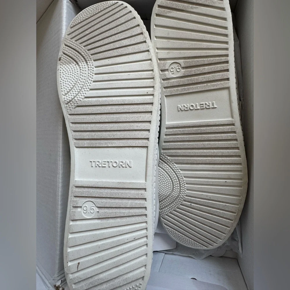 NWT - Tretorn Sneakers - Size 9.5
